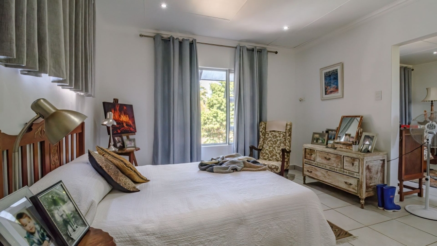 5 Bedroom Property for Sale in Sunrise On Sea Eastern Cape